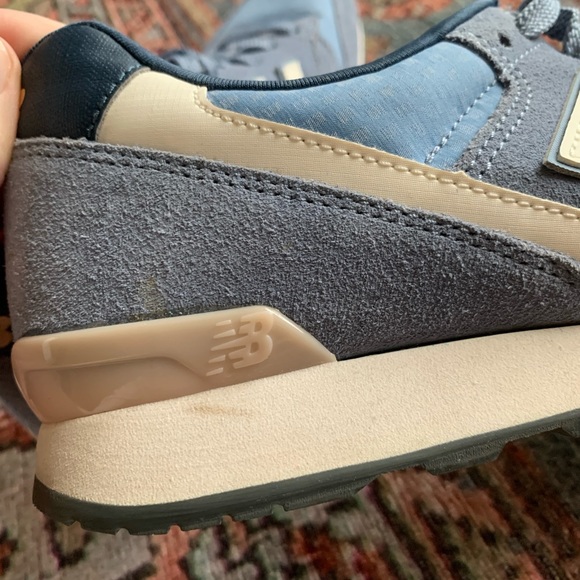 New Balance 696 Sneaker- Like New!! - Picture 6 of 6